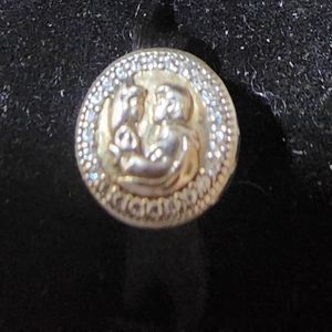 Retired Pandora Charm Loves First Kiss